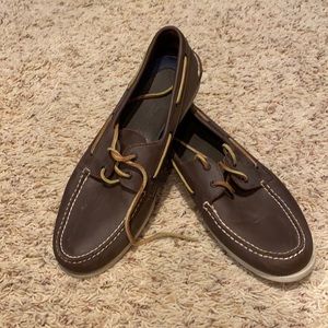 Like new men’s classic Sperry deck shoes.